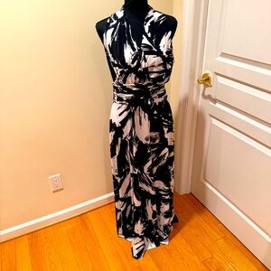 Evan Picone Black and White Halter Maxi Dress Ruched empire waist  top is lined